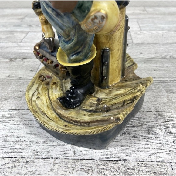 Rare Porcelain Azzolin Brothers Prop. Carron ( Falcon) Pirate Statue - Picture 2 of 8